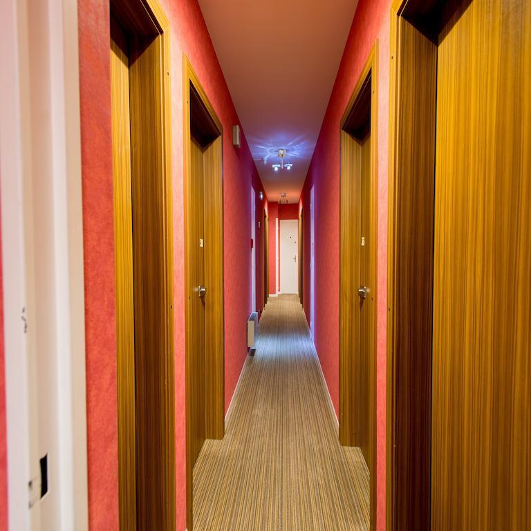Hotel Chantepie Жуе-ле-Тур Екстериор снимка